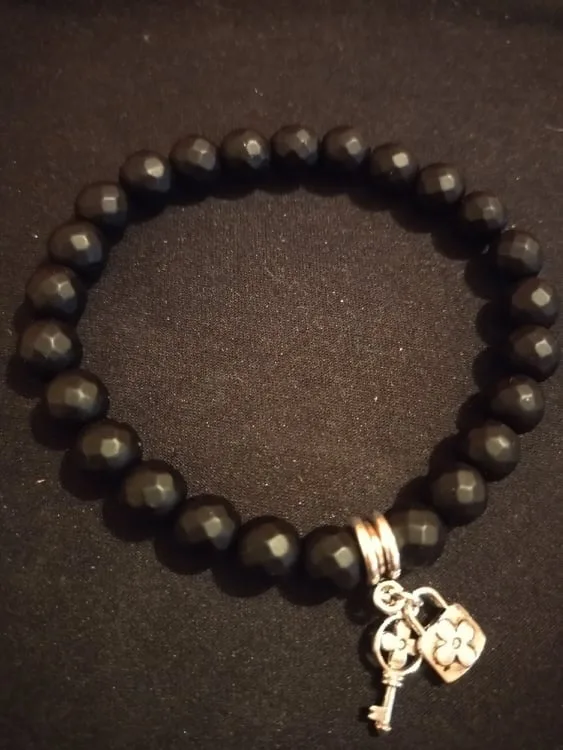 Pulsera de ónice con llave y candado - poderoso talismán protector